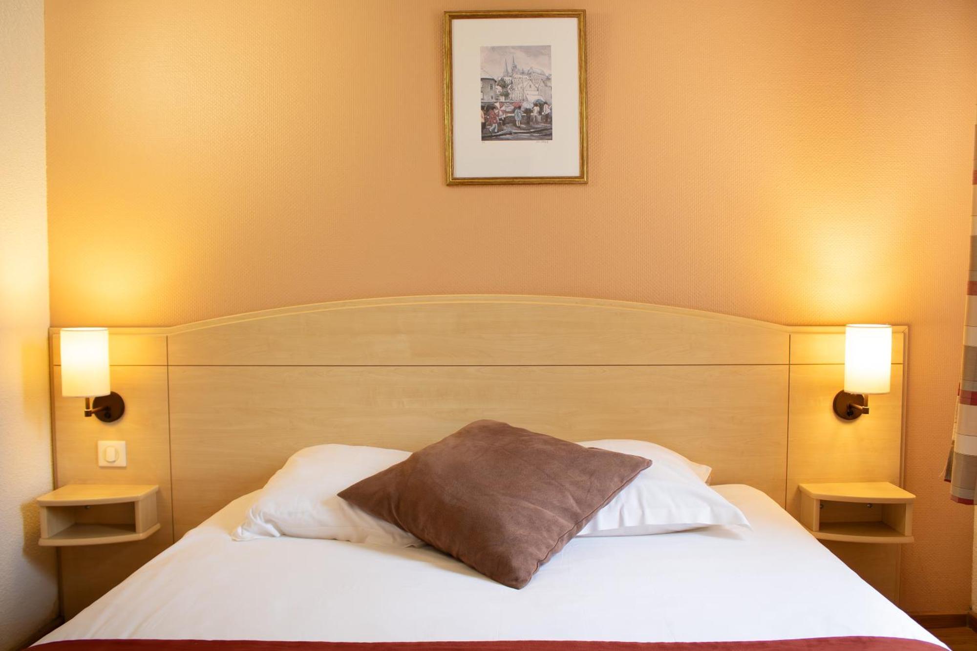 Brit Hotel シャトーダン エクステリア 写真