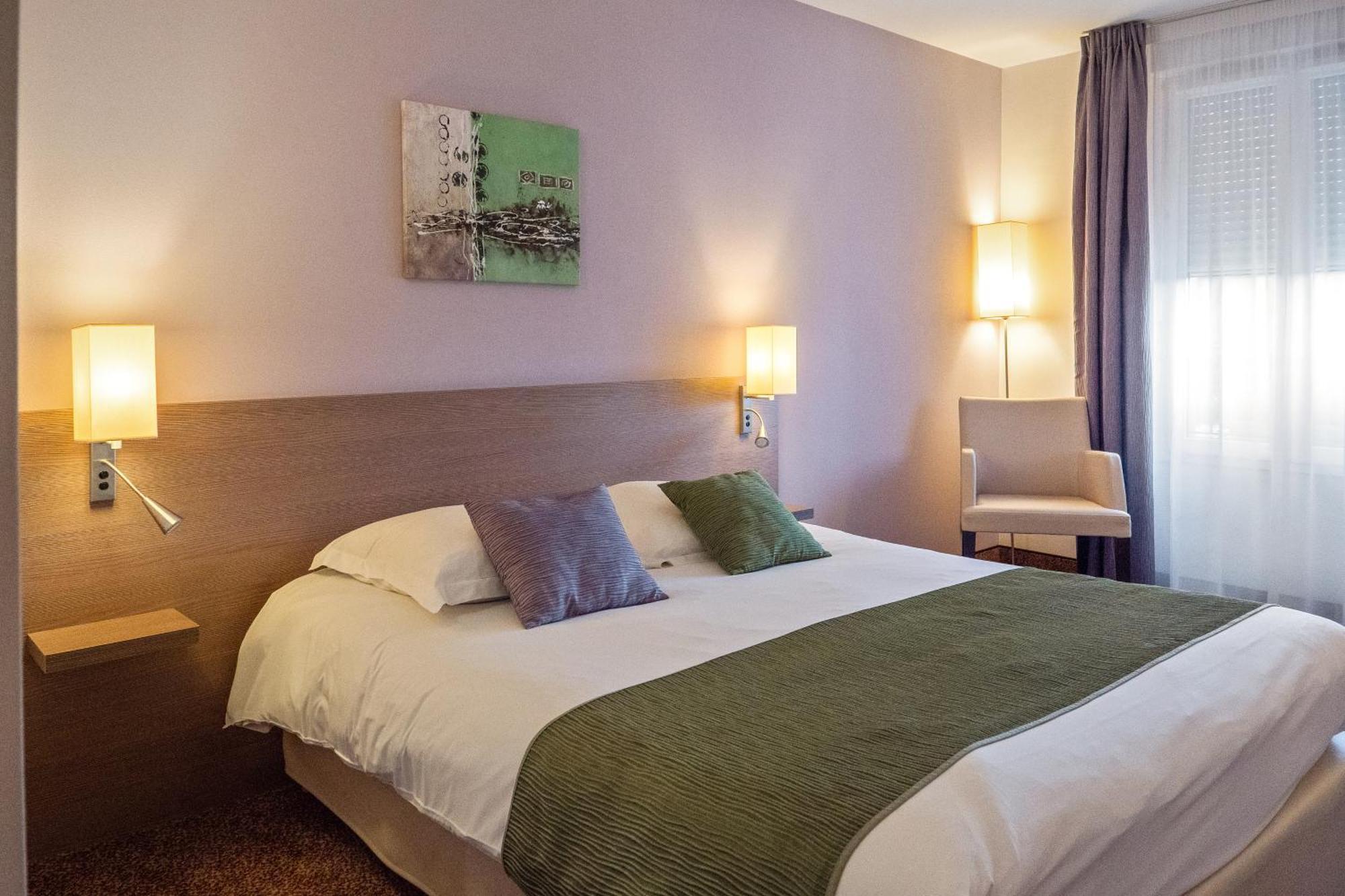 Brit Hotel シャトーダン エクステリア 写真