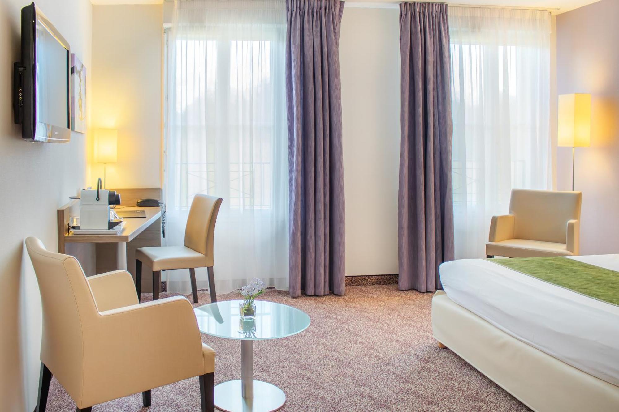 Brit Hotel シャトーダン エクステリア 写真
