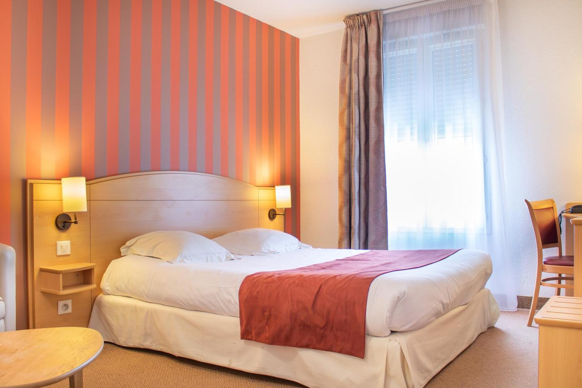 Brit Hotel シャトーダン エクステリア 写真
