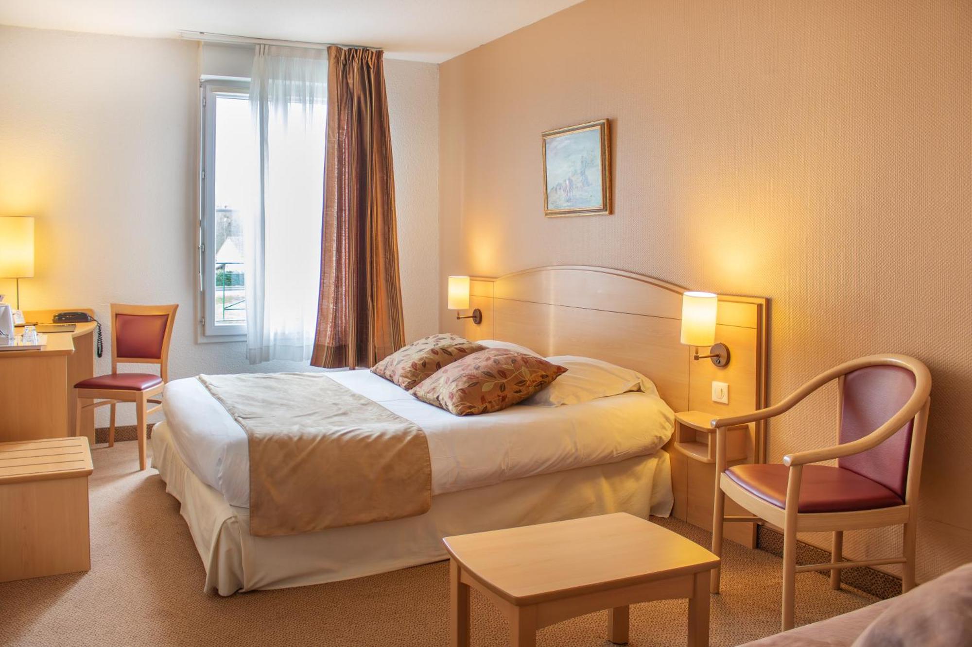 Brit Hotel シャトーダン エクステリア 写真