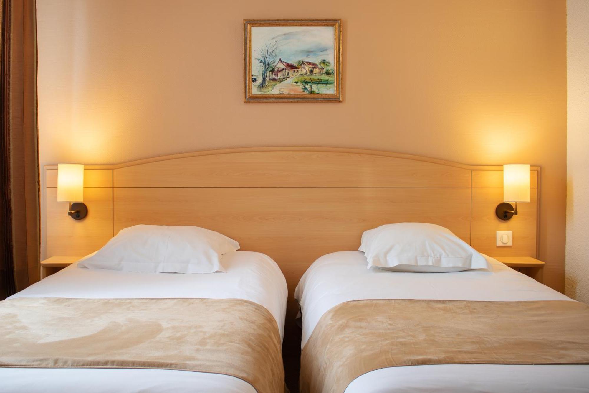 Brit Hotel シャトーダン エクステリア 写真