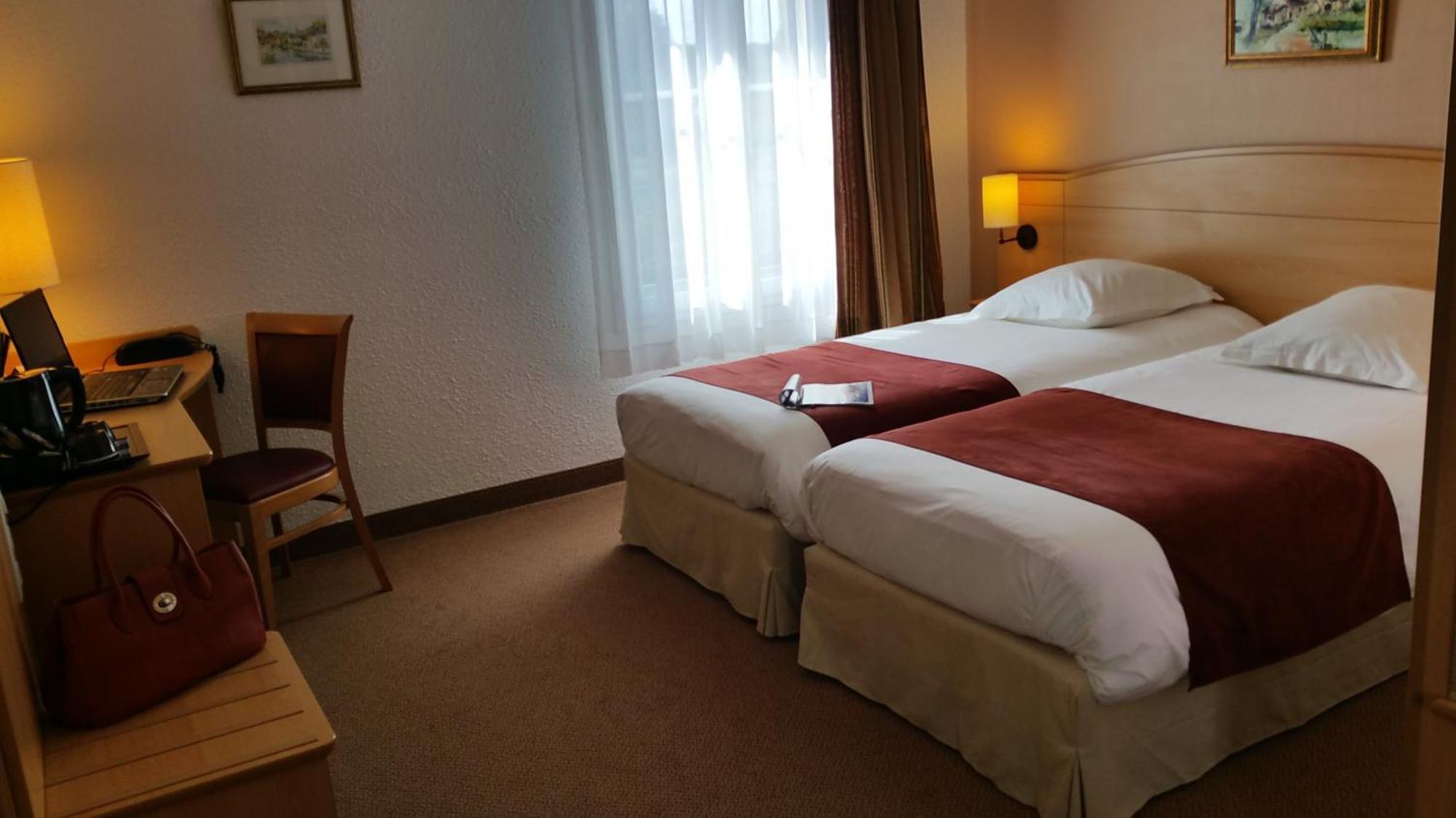 Brit Hotel シャトーダン エクステリア 写真